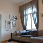 Charmante Altbauwohnung Im Shabby Chic Stil Mit Wintergarten Und Gartenblick - Ihr Perfektes Zuhause In Apartamento