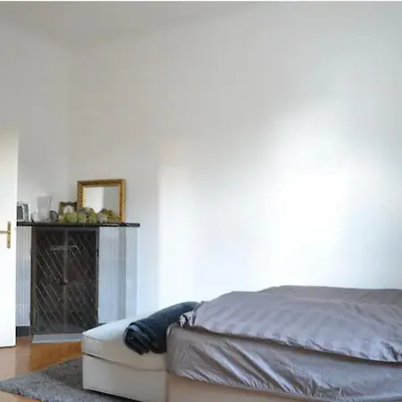 Charmante Altbauwohnung Im Shabby Chic Stil Mit Wintergarten Und Gartenblick - Ihr Perfektes Zuhause In Apartament