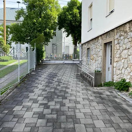 Charmante Altbauwohnung Im Shabby Chic Stil Mit Wintergarten Und Gartenblick - Ihr Perfektes Zuhause In Грац